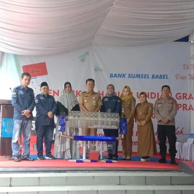 Prabumulih, 06 Maret 2023 Wakil Walikota Prabumulih H.Andriansyah Fikri, SH menghadiri Undian Hadiah Tabungan Pesirah Bank Sumsel Babel Cabang Prabumulih Periode Januari - Desember 2022.  Acara berlangsung  di Halaman Kantor Bank Sumsel Babel Cabang Prabumulih Jl. Jend. Sudirman No. 19 Prabumulih.   Turut hadir Pimcab Bank Sumsel Babel Prabumulih Ibu Meyza Hartati, Perwakilan Dinas Sosial Provinsi Sumsel, Perwakilan Kapolsek Timur, Dinas Sosial Prabumulih, PPAT Eka Mila Maryos, dan para nasabah beserta tamu undangan lainnya