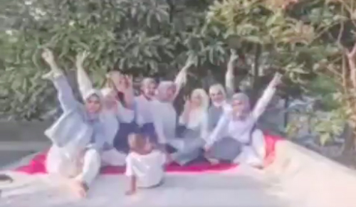 8 Wanita Injak-injak Merah Putih Demi Tiktok, Lihat Videonya