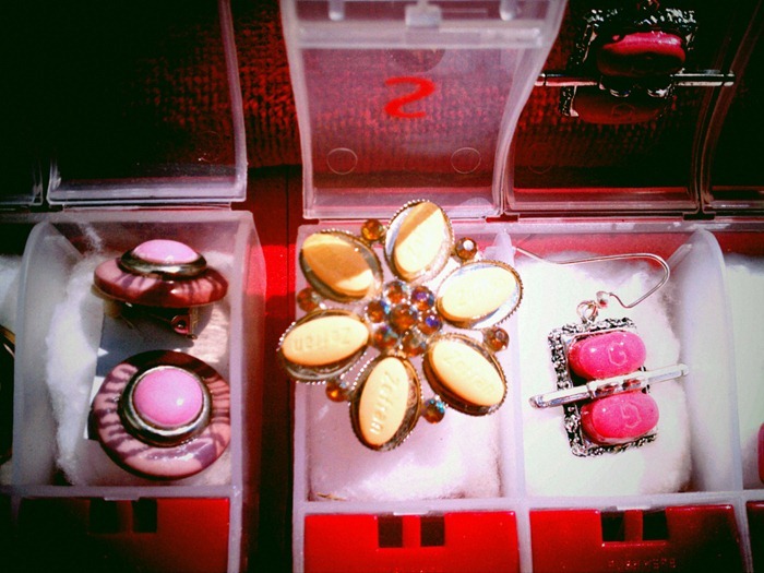 pill-jewelry4