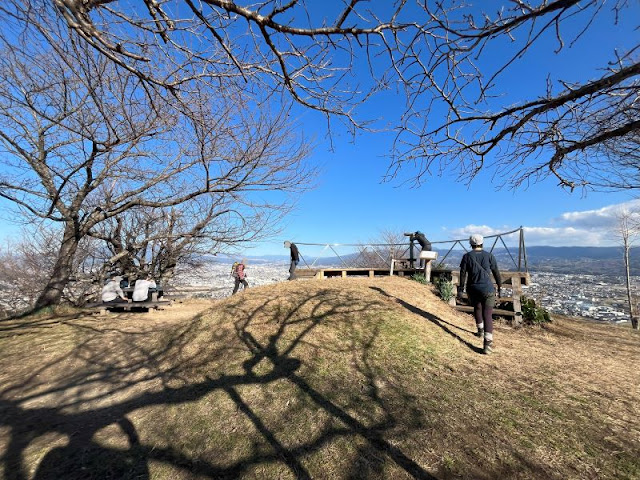 日守山の山頂