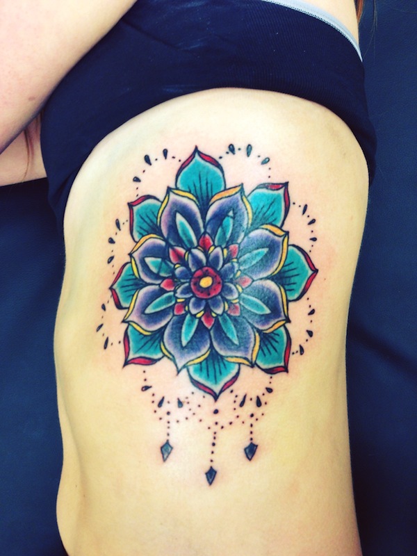 [Gratuit] Simple Lotus Flower Tattoo Rib Cage TatouagesWeb