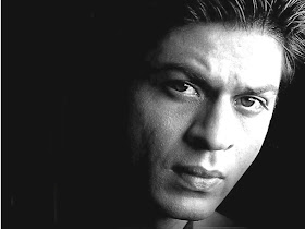 Shahrukh Khan Loving Wallpaper