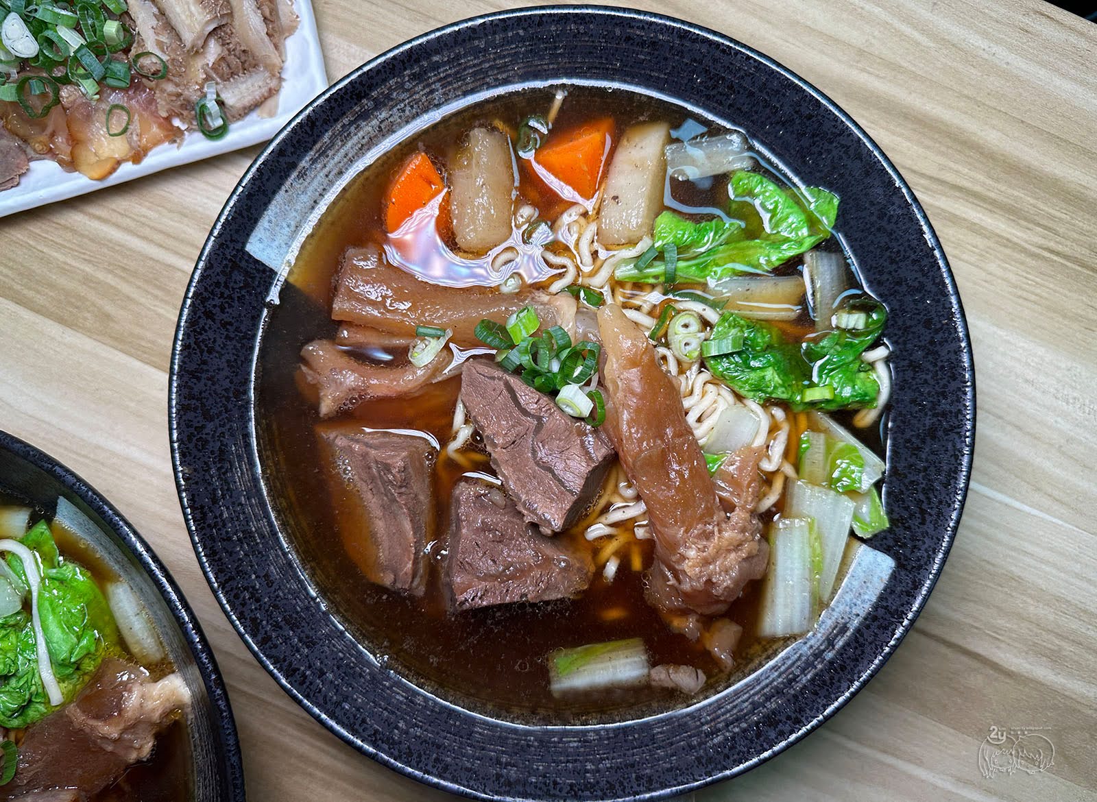 台南美食｜安平區 玉芳張媽媽麵食館｜人氣紅燒牛肉麵與來自二空涼麵的老味道｜台南眷村家鄉味｜安平運河旁的美食