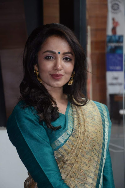 Tejaswi madivada in saree latest images