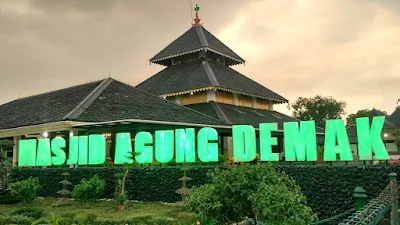 masjid agung demak sore hari