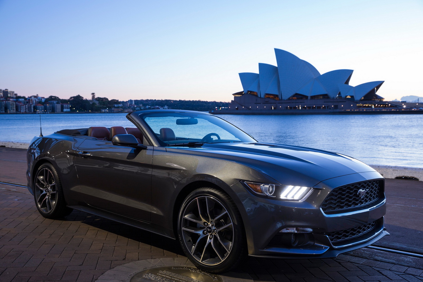 Ford Mustang Adalah Mobil Sport Terlaris Di Dunia Tahun 2015