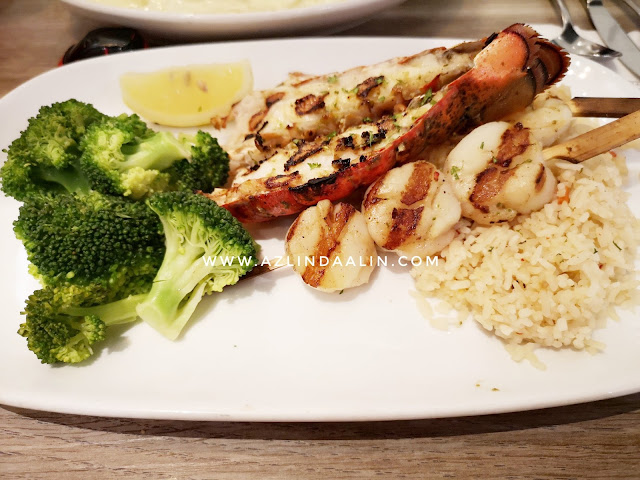 7TH YEARS PRE WEDDING ANNIVERSARY : RED LOBSTER SEAFOOD  -  3 hari sebelum raya (2 Jun 2019) waktu anniversary anniversary ni... kami dah selamat sampai ke kampung halaman husband. Tak sempat nak update pasal makan-makan pre-anniversary (29 Mei). Tak plan pun sebenarnya, nak sambut 7th years wedding's anniversary atau nak keluar makan-makan. Semuanya kebetulan je ! Sehari selepas mak, abah, abang dan adik menunaikan umrah. Kami tolong jagakan seorang dari anak adik. Saje tak nak bagi Bella ni sedih. Adik beradik lainnya, tak nak ikut kami. Tak pe lah !   Dah sekejap kami sekeluarga ke Kajang, sekejap ke Subang, malam esoknya nak ke Kajang balik. Penat ke sana sini, daddy terus ajak buka puasa di AEON Shah Alam. Kebetulan daddy nak cari barangan rayanya yang belum lengkap !    7TH YEARS PRE WEDDING ANNIVERSARY : RED LOBSTER SEAFOOD 