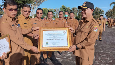 Pemkab Toba Mendapat Penghargaan Kepatuhan Penyelenggaraan Pelayanan Publik