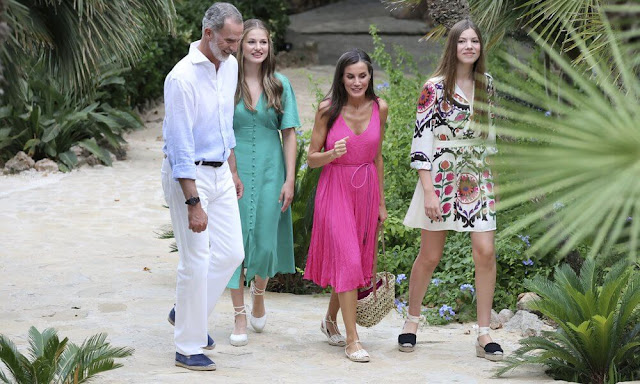 Letizia wore a pink dress by Adolfo Dominguez. Leonor wore a green dress by Mango. Sofia wore an ecru dress by ba&sh