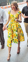 Taylor Swift - estilo vintage e retro vestido rodado às flores