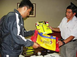IVJuegos Binacionales Loja 2010 Entrega de Uniformes a deportistas