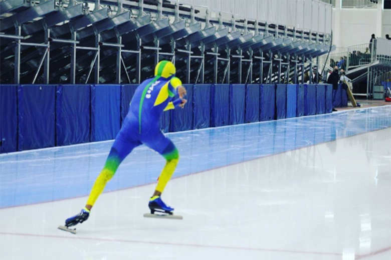 Éder Lopes Moraes em treino de patinação de velocidade
