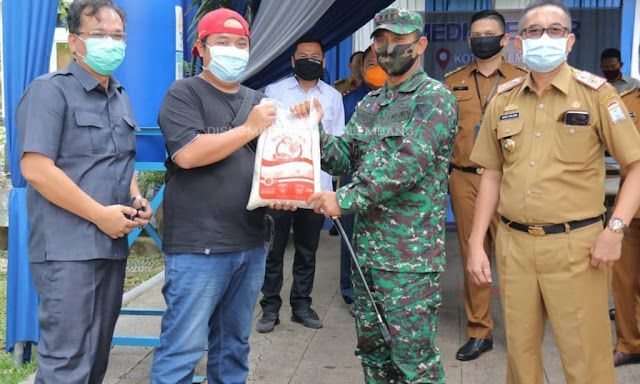 Jurnalis Pemkot Palembang Berikan Bantuan ke Posko Covid-19