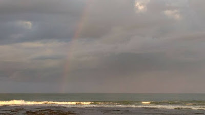 Pelangdi di pantai karapyak