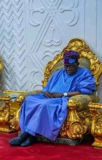 Presidential Aspirant, Tinubu Sleeps Off During Meeting At Gombe Emir’s Palace (Watch Video)