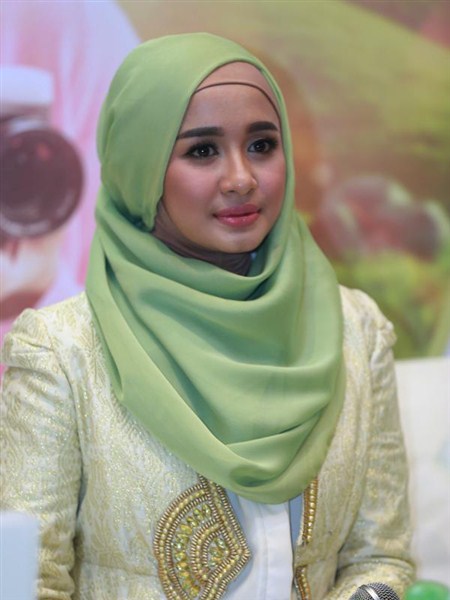 trend model gaya hijab ala laudya chintya bella terbaru 2017/2018