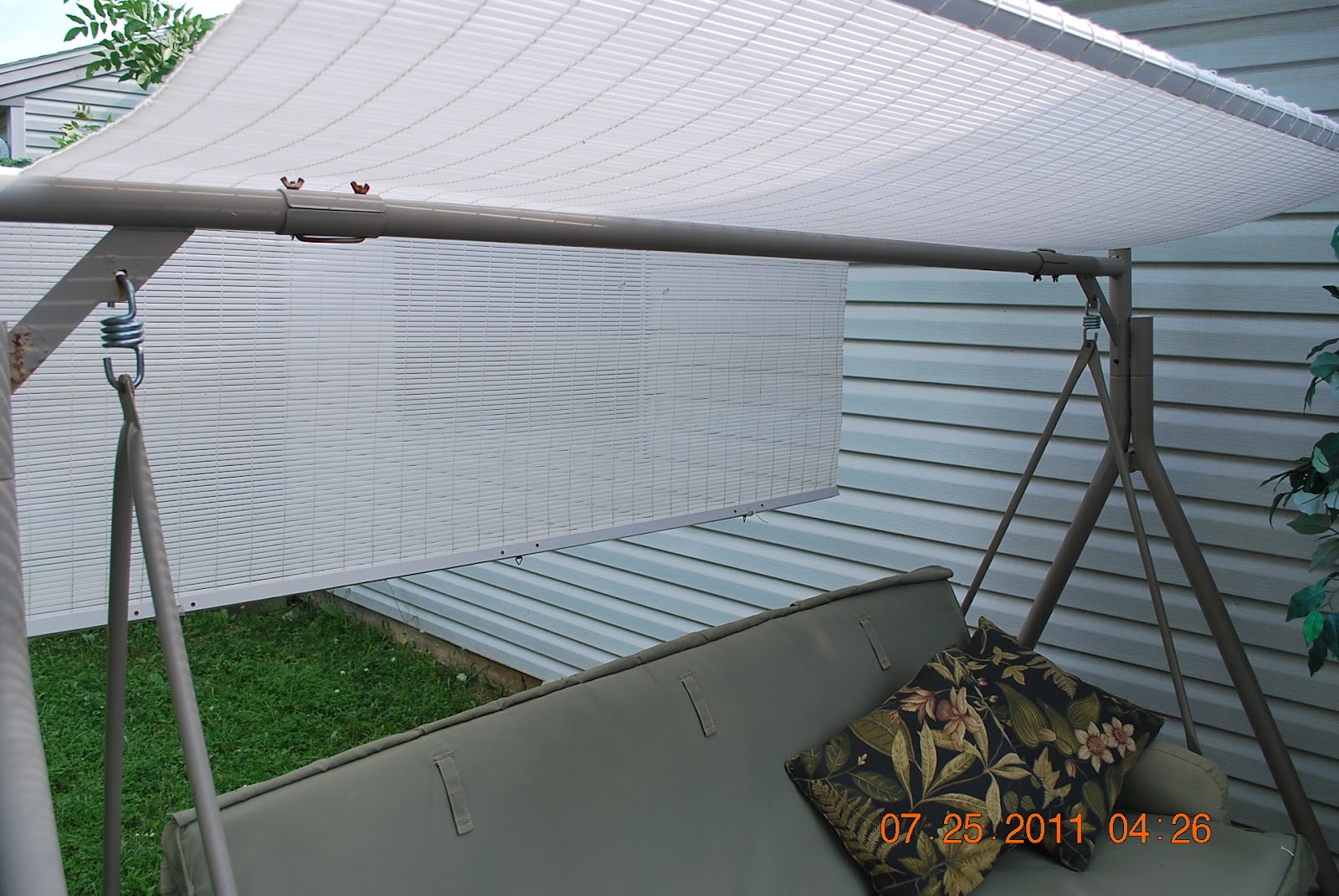 http://joysjotsshots.blogspot.com/2011/07/blind-swing-canopy.html