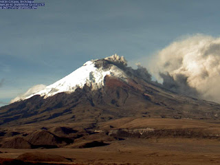 Emission de cendres sur le volcan Cotopaxi, 10 septembre 2015