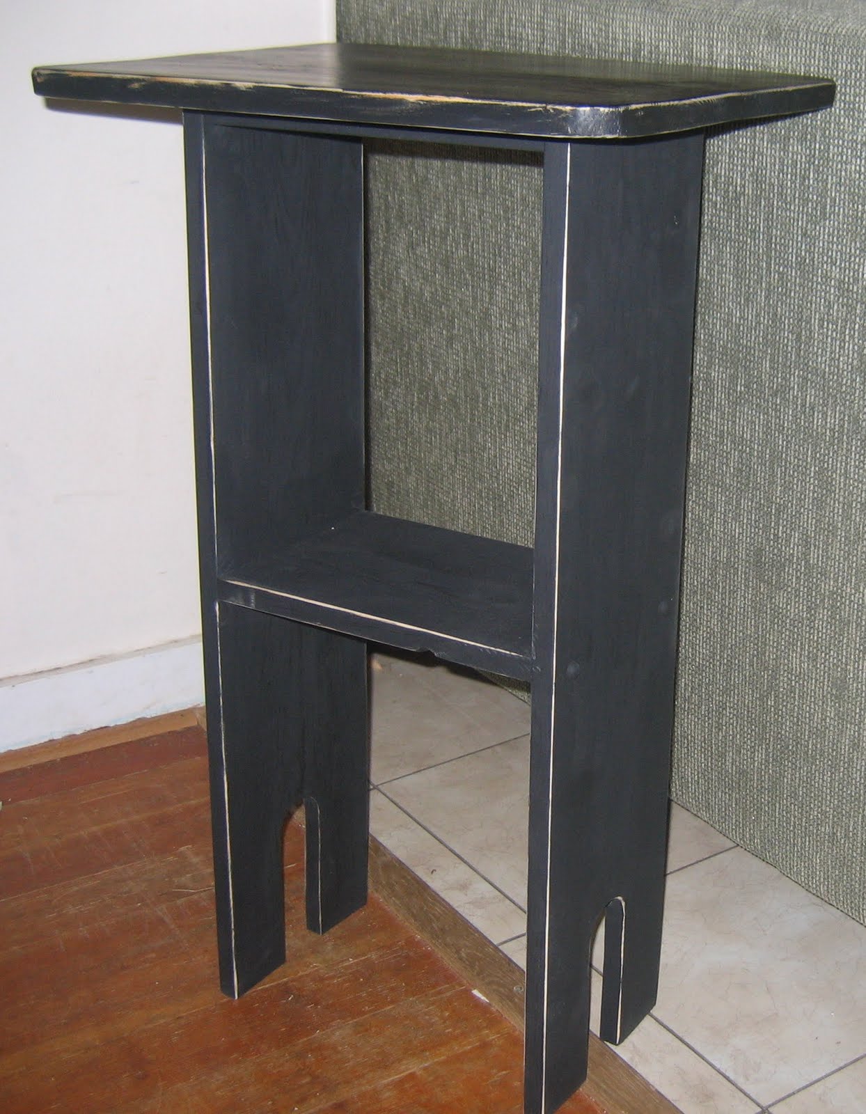 Full Circle Creations: Primitive End Table...
