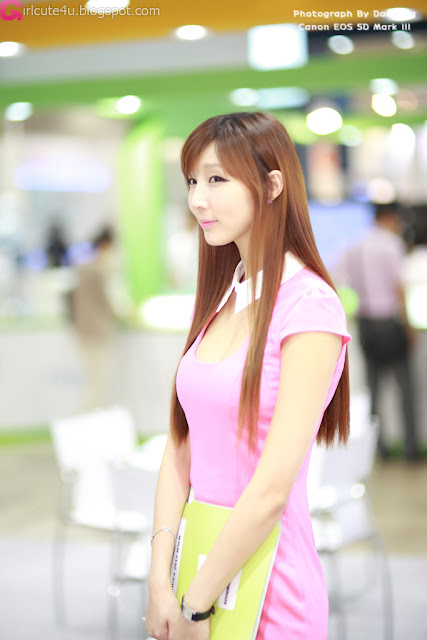 4 Lee Yoo Eun at SIDEX 2012-very cute asian girl-buntink.blogspot.com