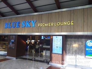 Bersantai Menunggu Penerbangan di Premiere Blue Sky Lounge Terminal 2 Bandara Soetta