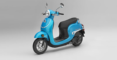 2016 Honda Metropolitan side angle image