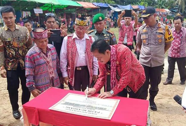 Bupati Kapuas Hulu Resmikan Rumah Betang Suku Dayak Kantu' Sungai Uluk