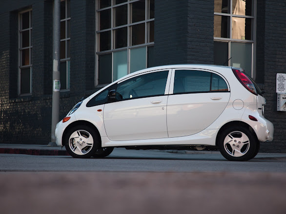 Mitsubishi i-MiEV American version 2012 (1)