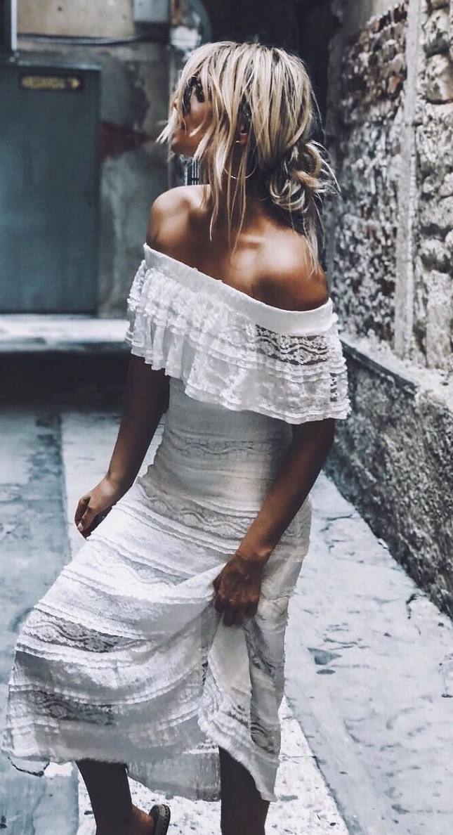 awesome outfit idea with a white maxi dress