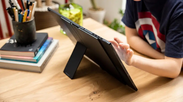 Asus Zenbook 17 Fold OLED Review