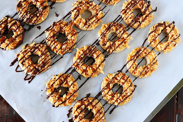  Start alongside a basic shortbread cookie base of operations How to Make Homemade Samoas Cookies: Step-by-Step