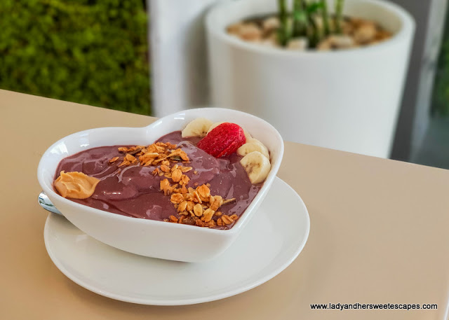 sophies cafe dubai acai bowl