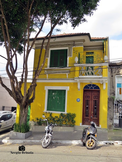 Vista ampla de um antigo sobrado na Rua dos Ingleses - Bela Vista - São Paulo