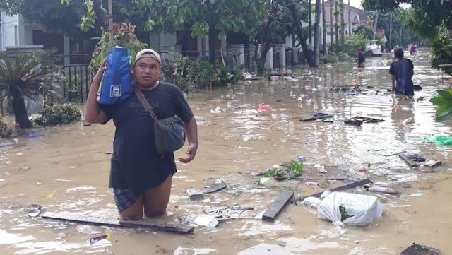 Penyakit Mematikan Saat Kamu Terlalu Lama Terkena Genangan Air Banjir