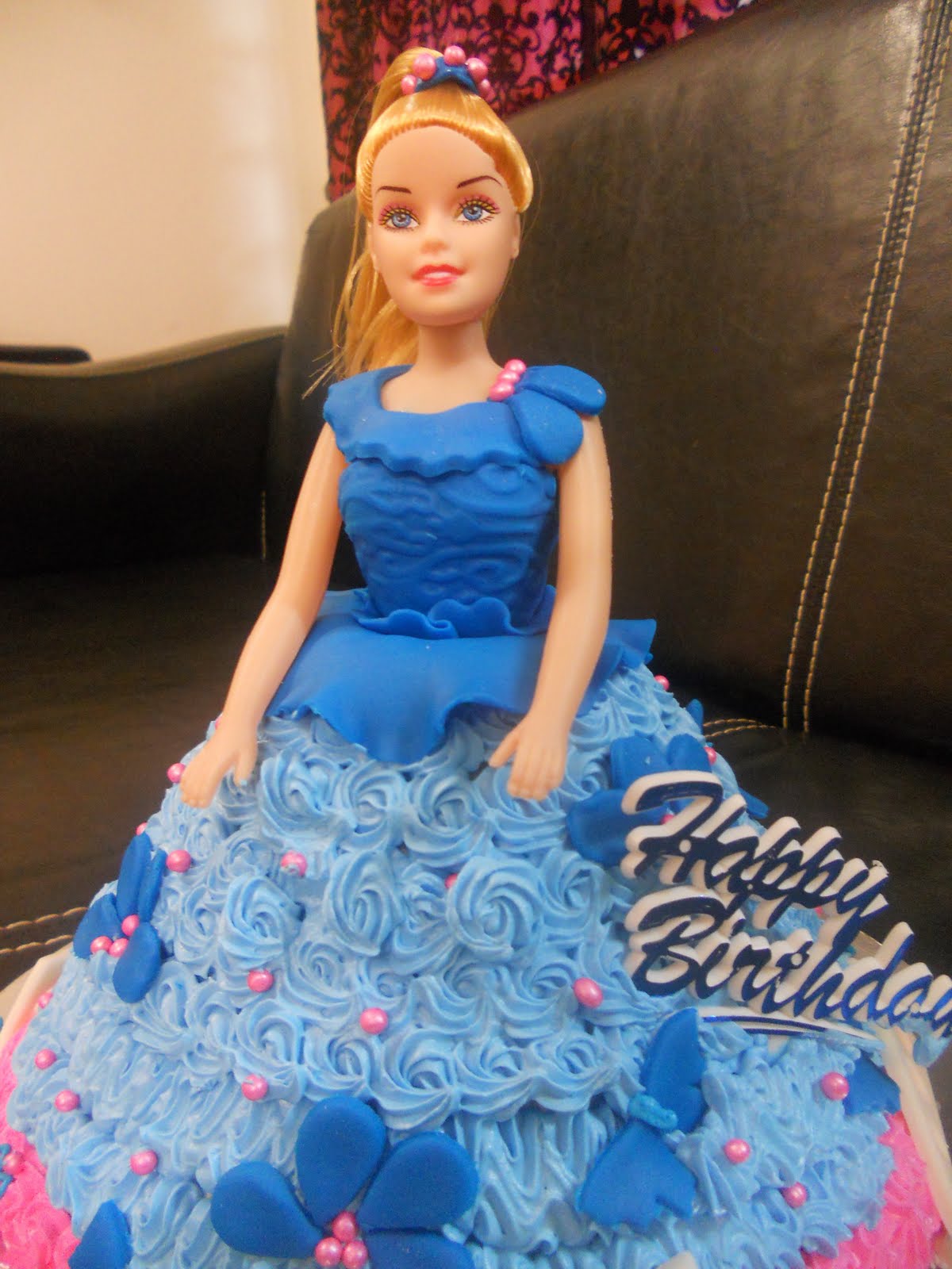 topping for ~Barbie doll cake make in blue Cupcakes at to Putrajaya~: buttercream cupcakes  how theme~