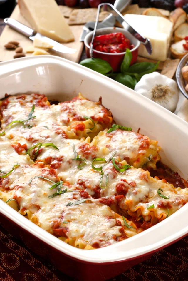 Asiago and Artichoke Lasagna Rolls | thetwobiteclub.com | #MyTuscanTable #Ad