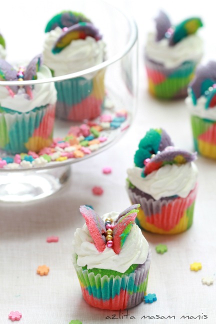 BUTTERFLY RAINBOW CUPCAKES - masam manis