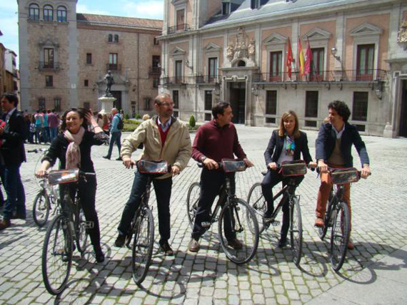 El PSOE busca convertir la bicicleta en una alternativa al transporte urbano