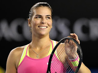 Nick Kyrgios Girlfriend Ajla Tomljanovic Smiling During Match