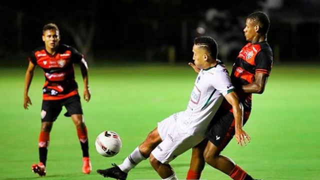 Na estreia de Fabiano Soares, Vitória vence o Manaus e encerra jejum na Série C