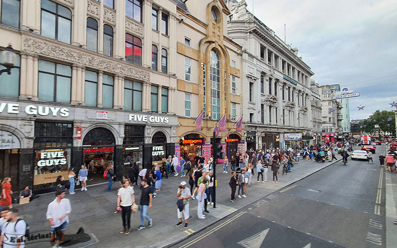 Conventry Street, perto da Piccadilly Circus.