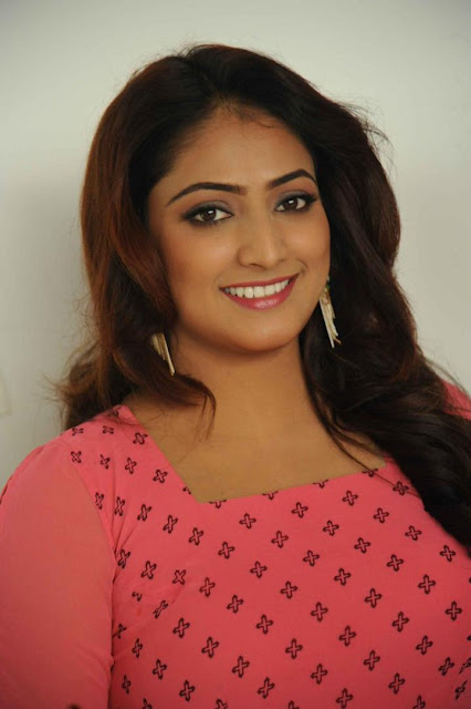 Telugu actress hari priya cute smiling pics