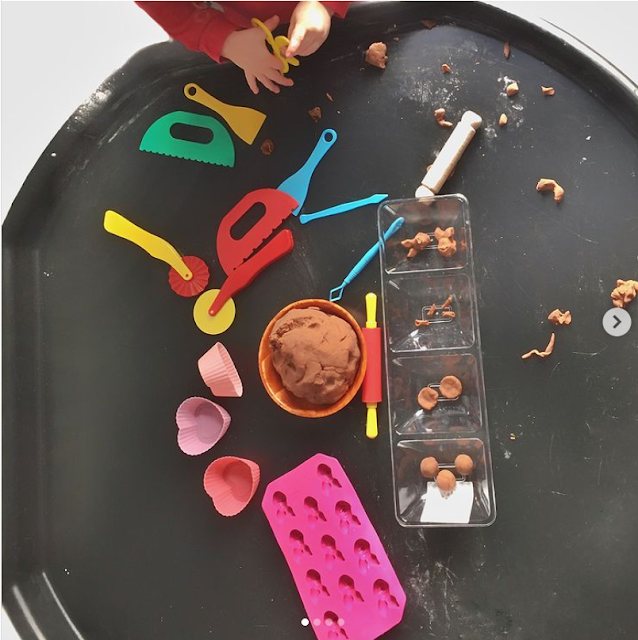 chocolate playdough tuff tray idea