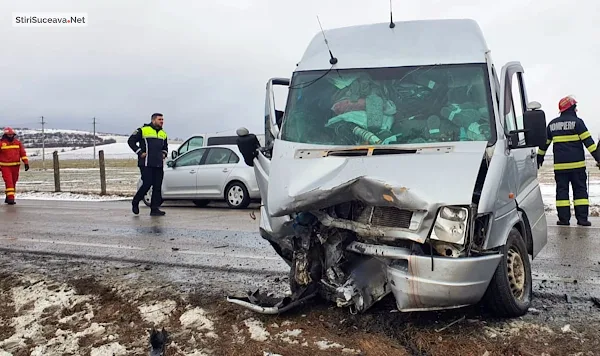 Accident rutier în Ițcani. Două persoane rănite după un impact frontal între un autoturism și un microbuz