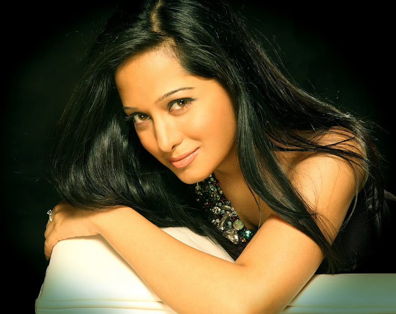 Preetika Rao 2 + South Indian Celebrities Indian Girls 