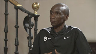 Eliud Kipchoge pendant un interview