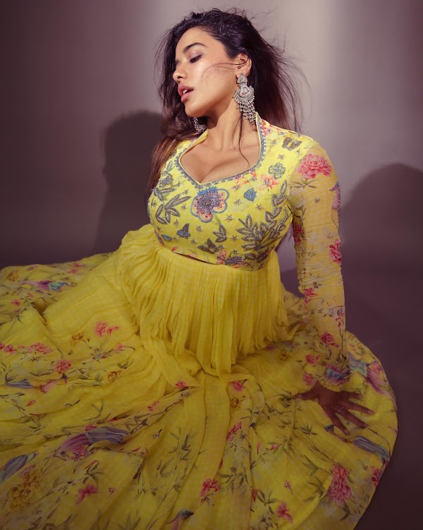 Ketika Sharma yellow suit cleavage curvy busty indian actress