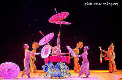 Chaoyang Acrobatic Show Umbrella Balance