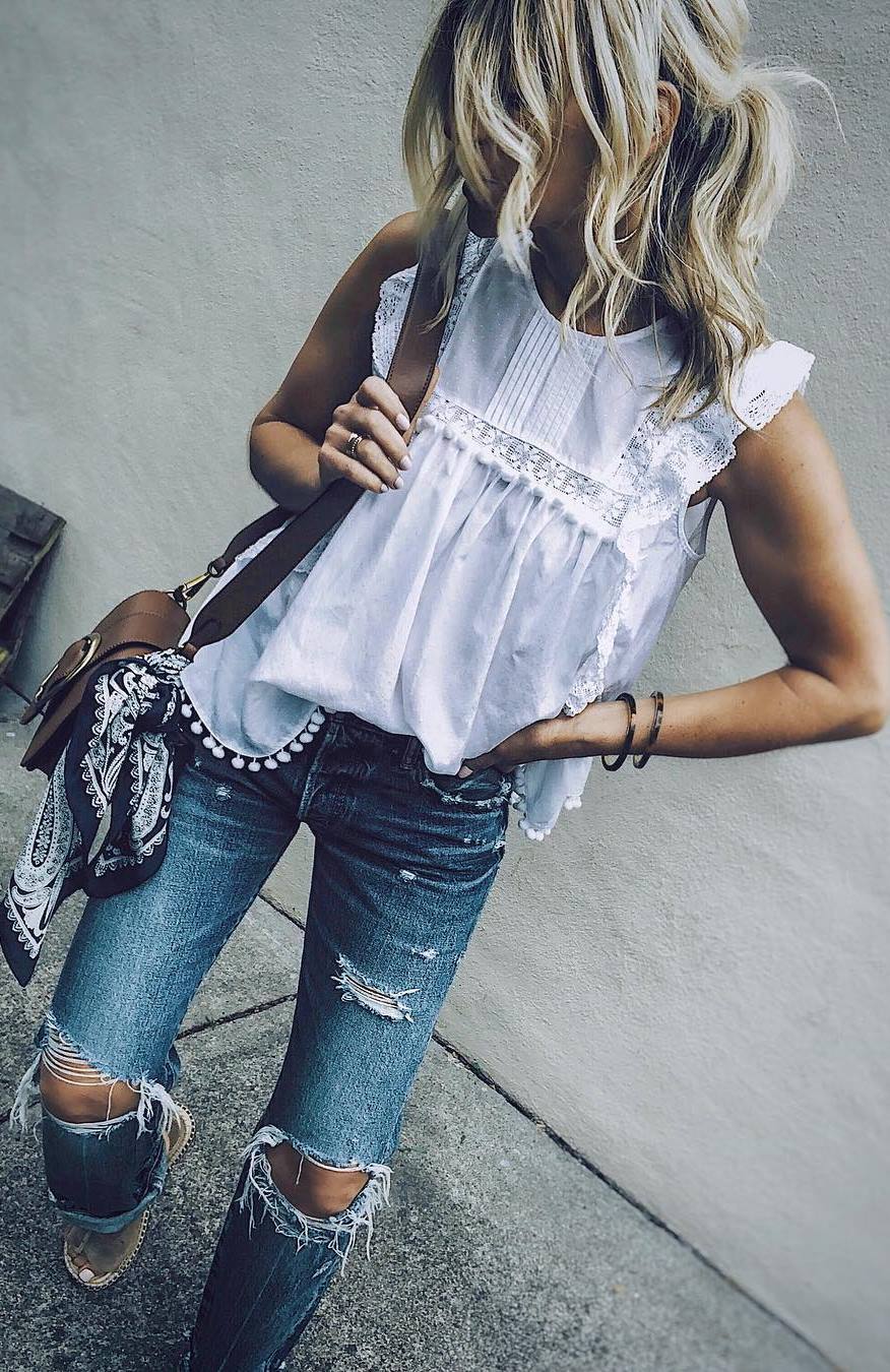 best summer outfit_white top + bag + ripped jeans