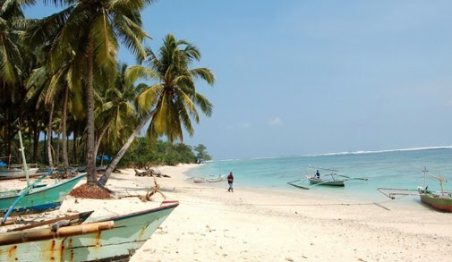 The Beach Keindahan Pantai Laguna  Ujung Lancang Objek 